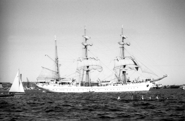 Gorch Fock im Kieler Hafen 1959